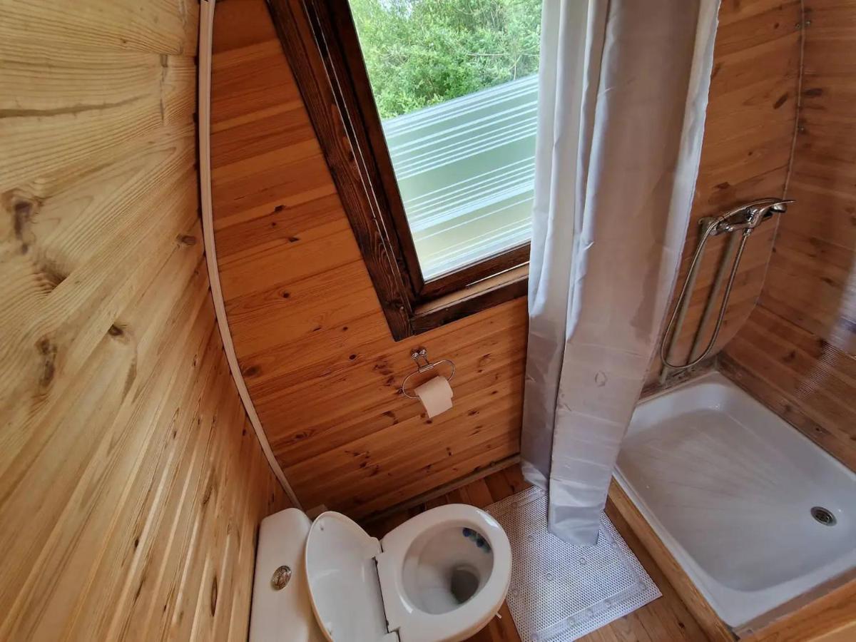 Černá v Pošumaví Hobiti Chatka Lipno מראה חיצוני תמונה