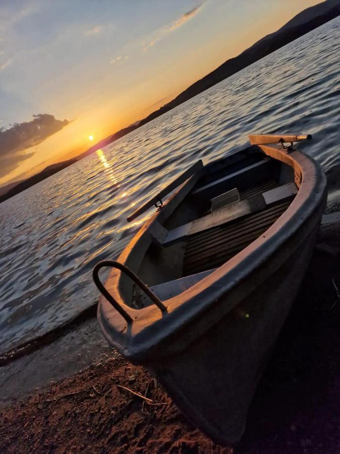 Černá v Pošumaví Hobiti Chatka Lipno מראה חיצוני תמונה