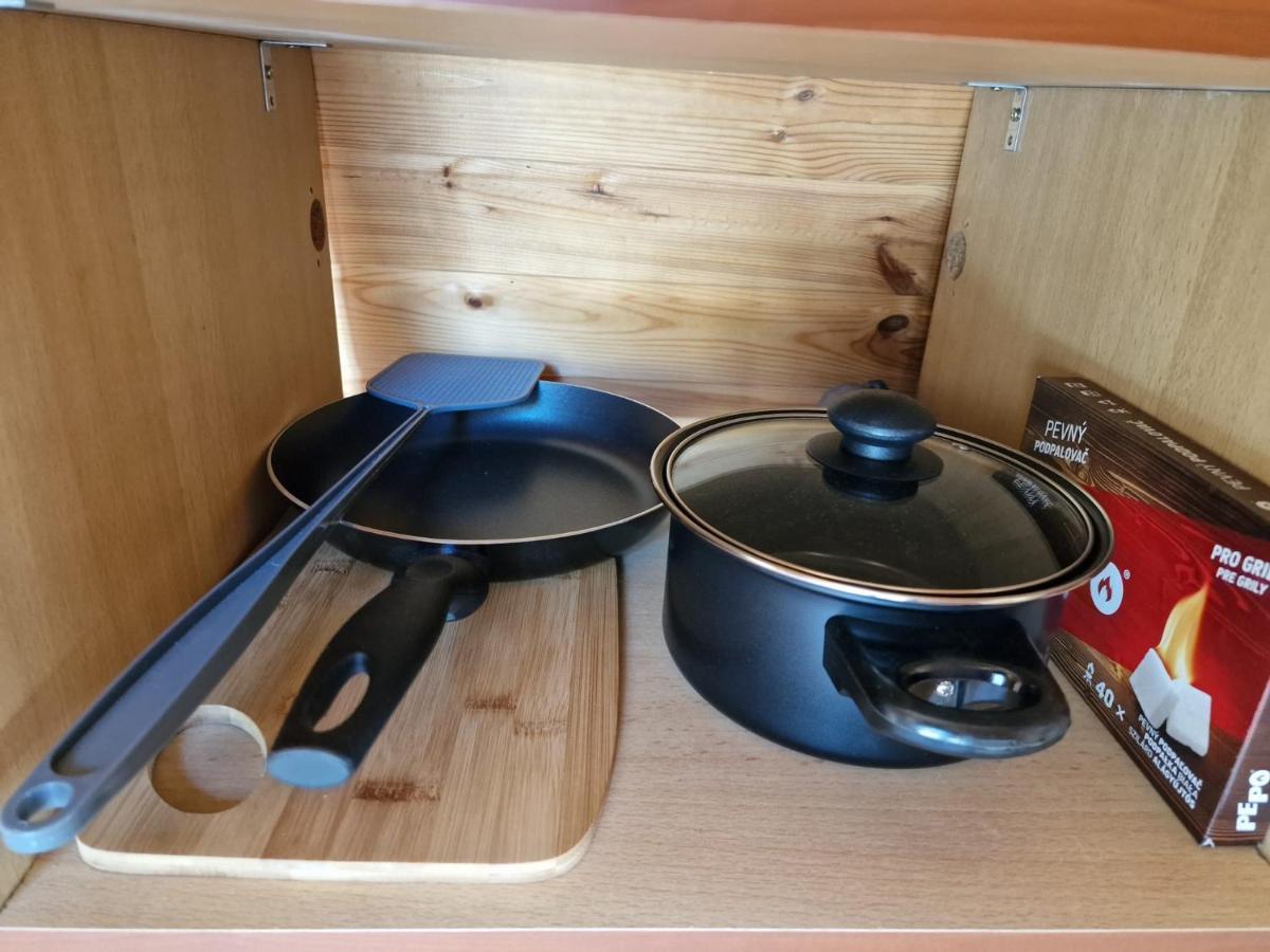 Černá v Pošumaví Hobiti Chatka Lipno מראה חיצוני תמונה