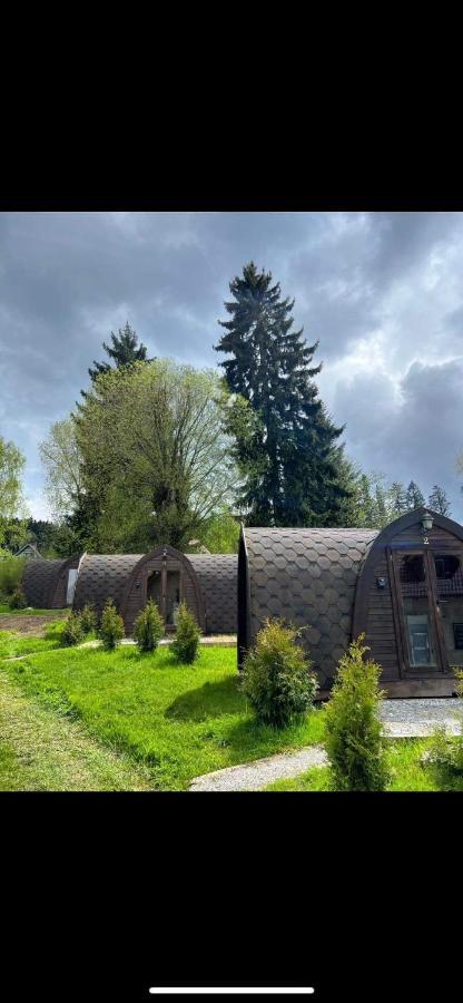 Černá v Pošumaví Hobiti Chatka Lipno מראה חיצוני תמונה